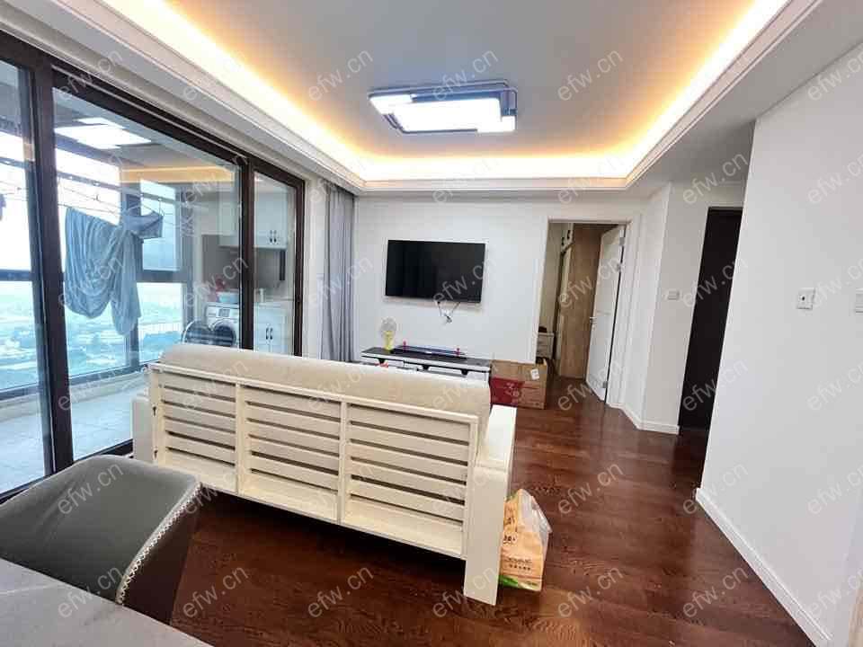 三房两厅一卫精装修家电设施齐全