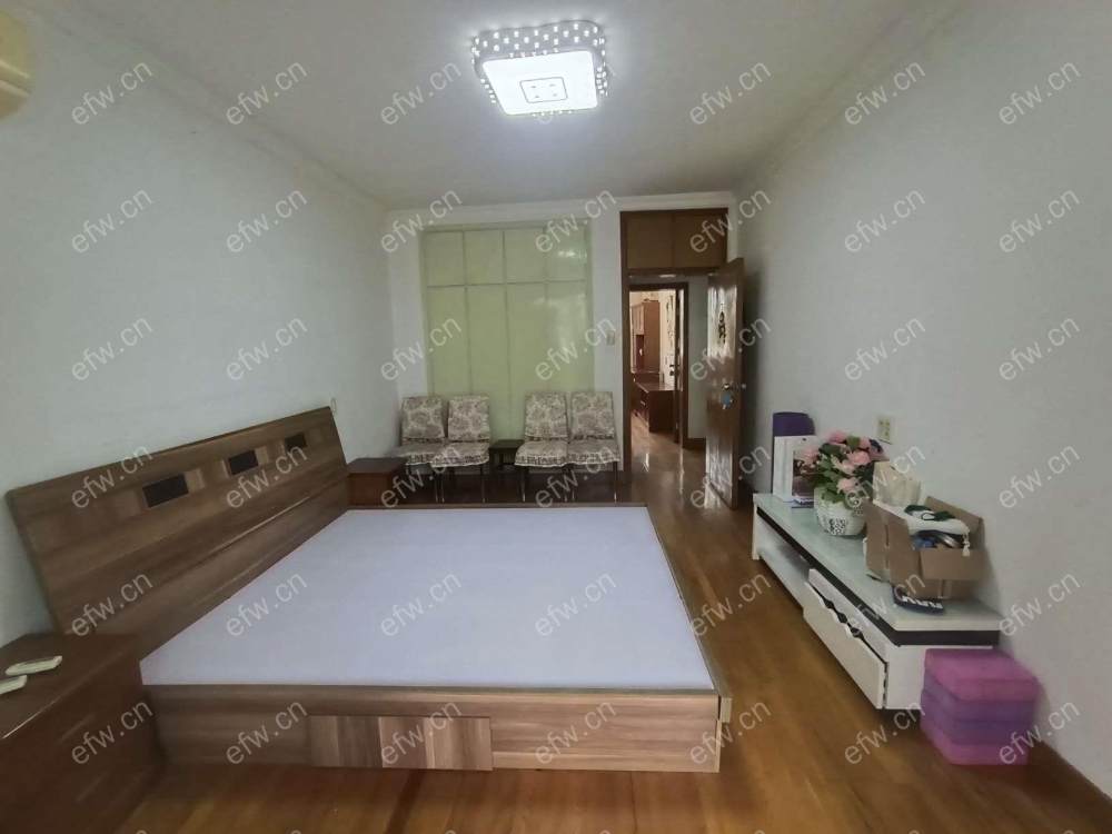 广电旁，自住精装大两房，带停车位，拎包入