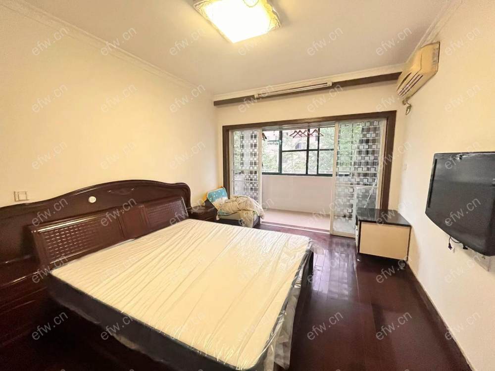 小区环境优美，地段方便，出门大润发，湖滨商业街，衣食住行方便