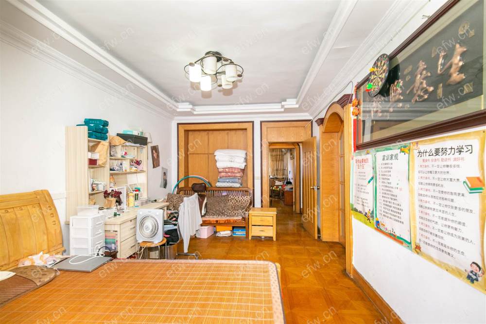 西园里三室一厅一卫出售，紧靠菜市场，满五唯 一
