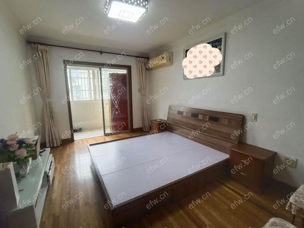 广电旁，自住精装大两房，带停车位，拎包入
