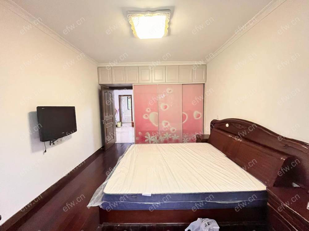 小区环境优美，地段方便，出门大润发，湖滨商业街，衣食住行方便