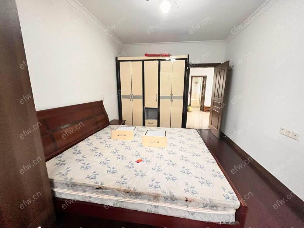 小区环境优美，地段方便，出门大润发，湖滨商业街，衣食住行方便