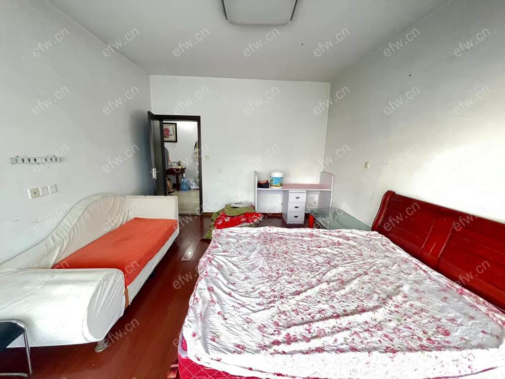 芦庄六区两房整租，拎包入住