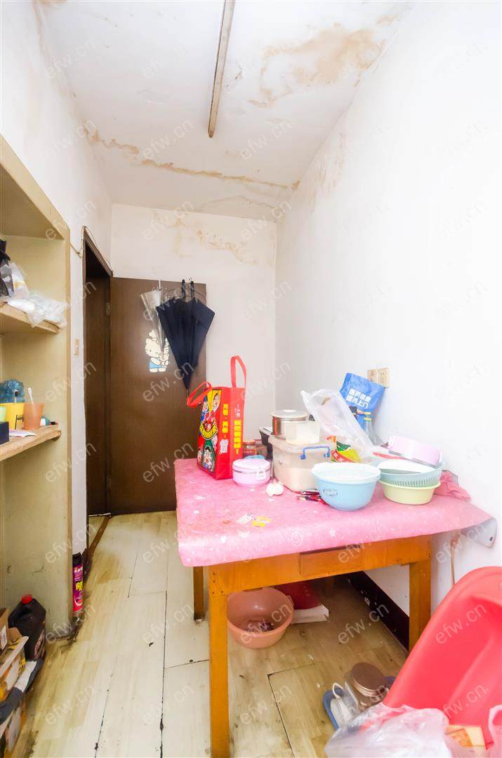 靠近地铁, 靠近公车站