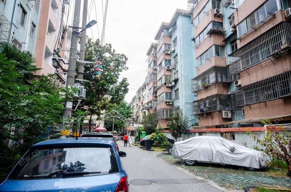 精装修一室一厅一厨一卫拎包入住