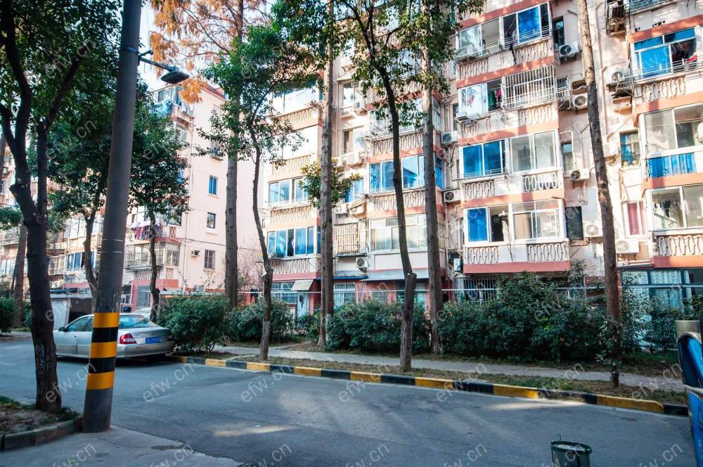 靠近地铁, 靠近公车站