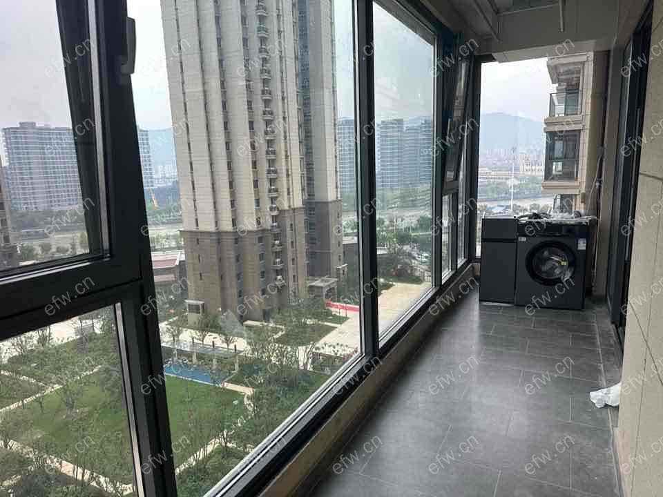 恒大悦珑湾 豪华装修 拎包入住
