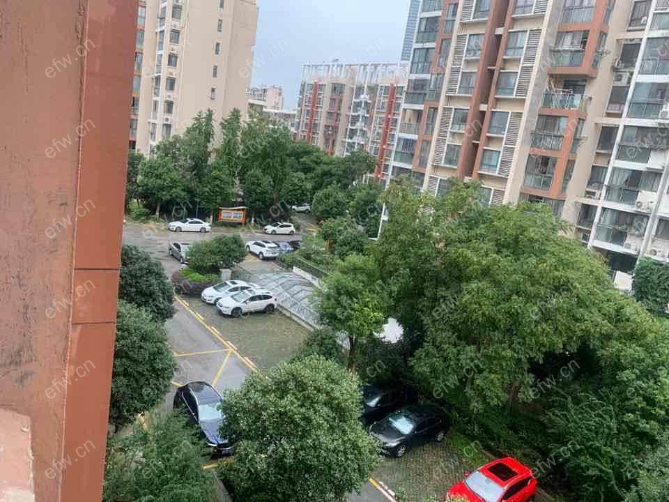 看房随时，干净整洁拎包入住，出门大润发