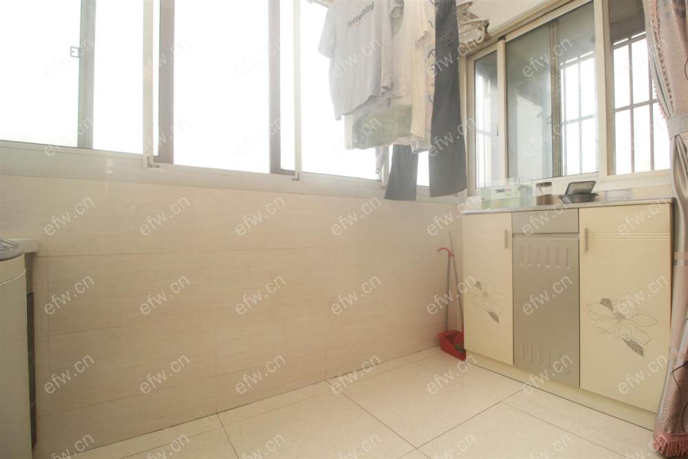 黄泥头佳苑 精装两房 诚心出售 价格可谈