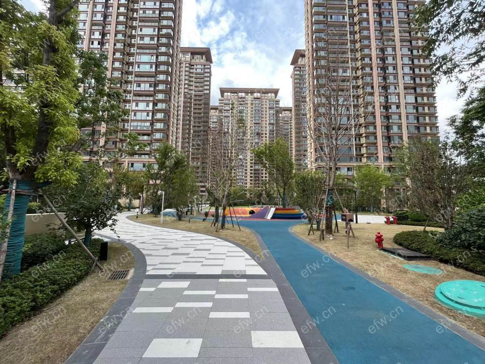 滨湖 江大南华莱坞旁绿地天空树 雪浪地铁口带地暖+空调