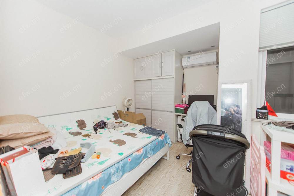 婚装全明东边户room房,village 格局工整合理