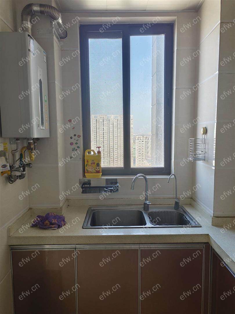 village  精装room房 近地铁口  房东诚售