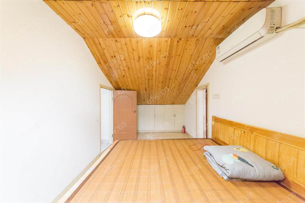 顶带阁 自住精装三室两厅一卫