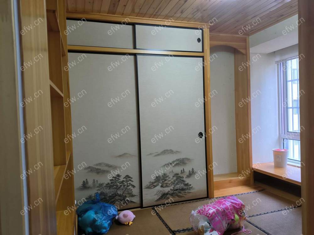 地铁口  出租婚装  出租