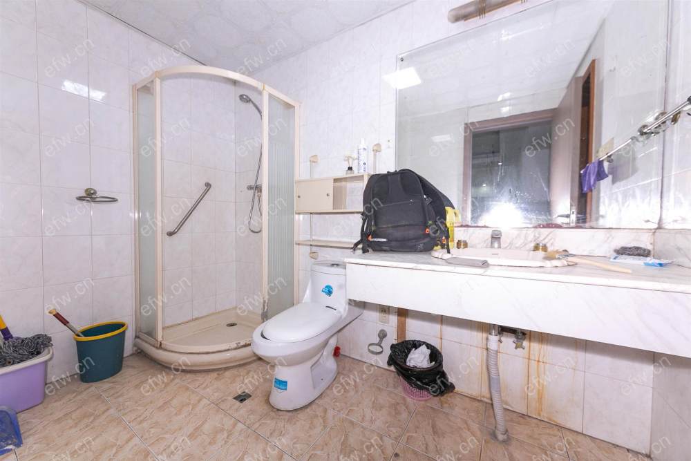 德源大厦 3室2厅刚装修好拎包入住