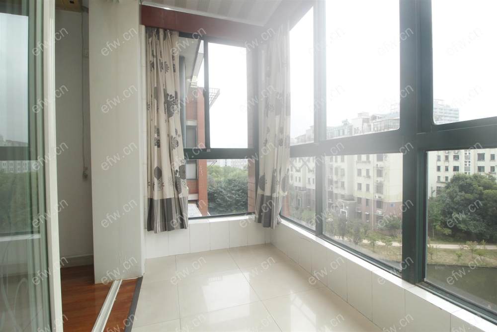 village room房 全明户型 另送家电