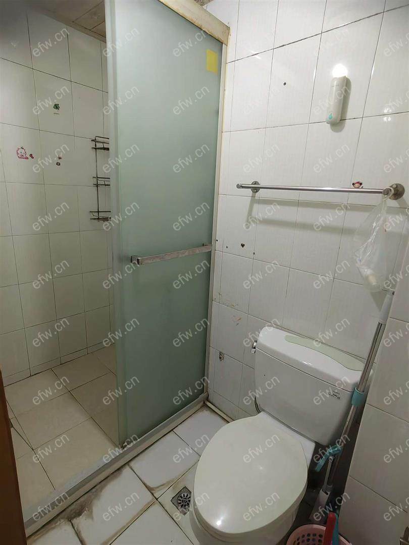 两室一厅一卫，精装修 价格可谈