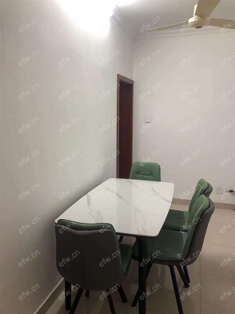 地铁口 精装修 随时看房