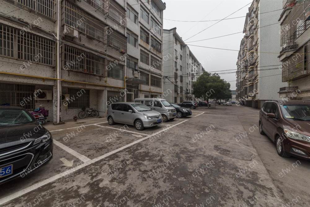 顶带阁 自住精装三室两厅一卫