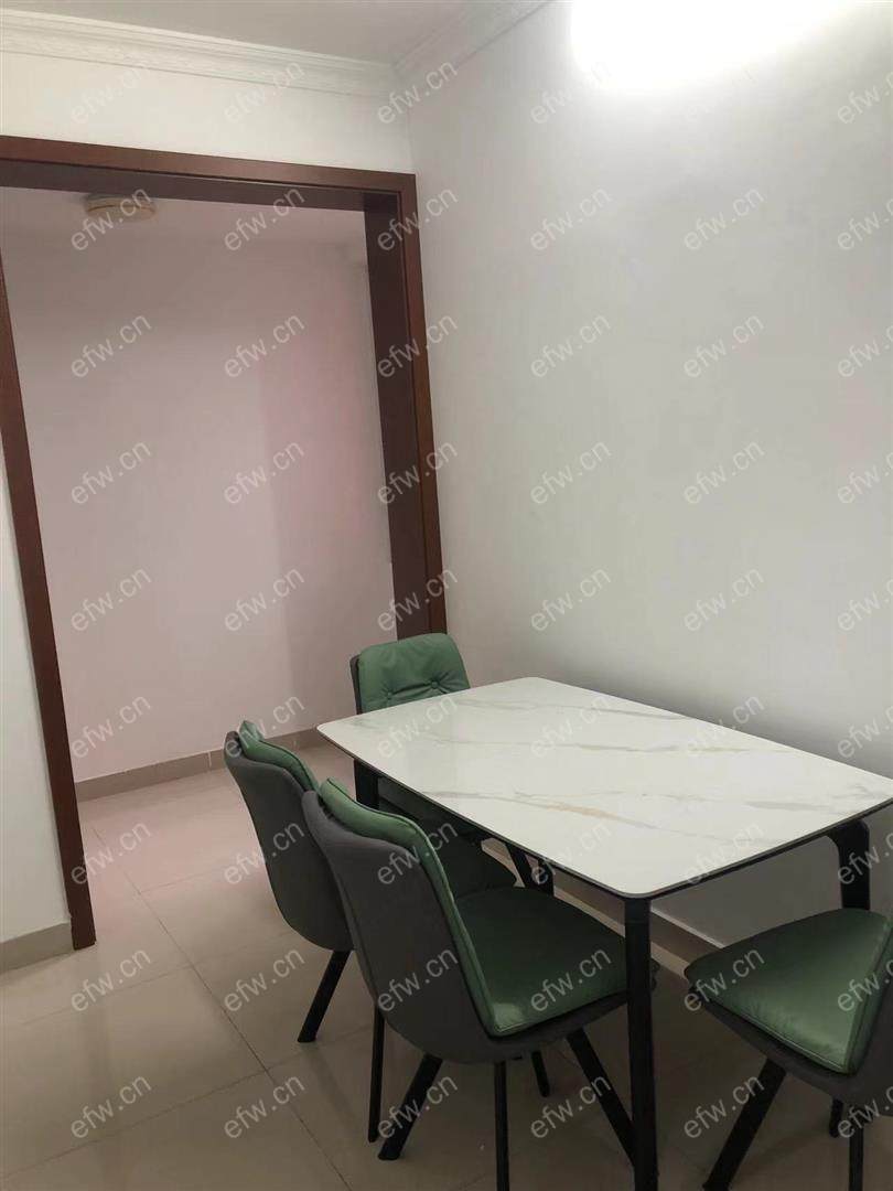 地铁口 精装修 随时看房