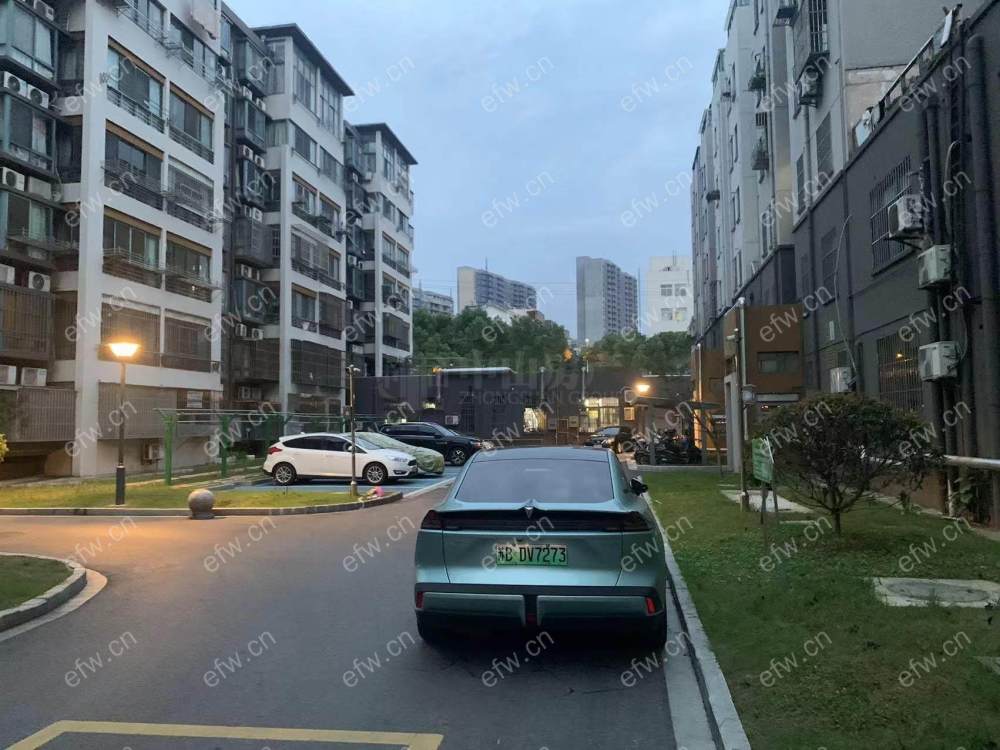 地铁口 精装修 随时看房