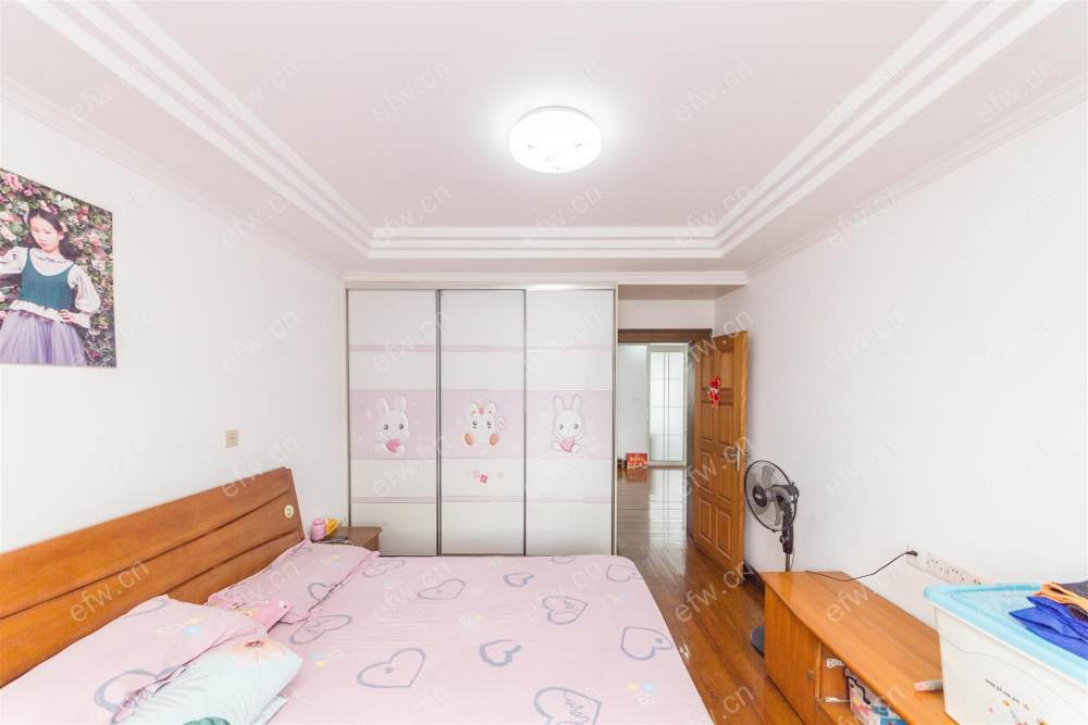 顶带阁 自住精装三室两厅一卫
