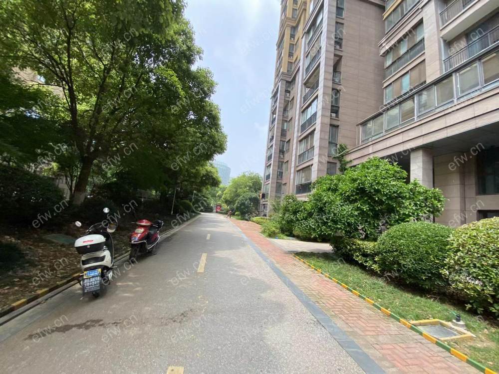 融科玖瑞尚城 经典4房 东边户 全明 精装修！