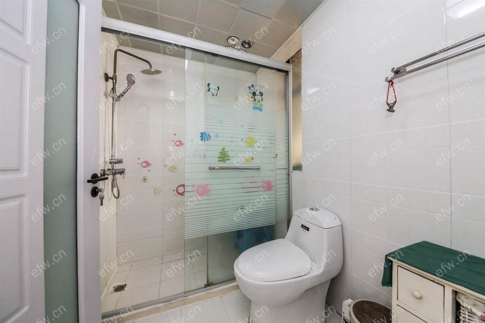 看房提前打电话    目前没人住