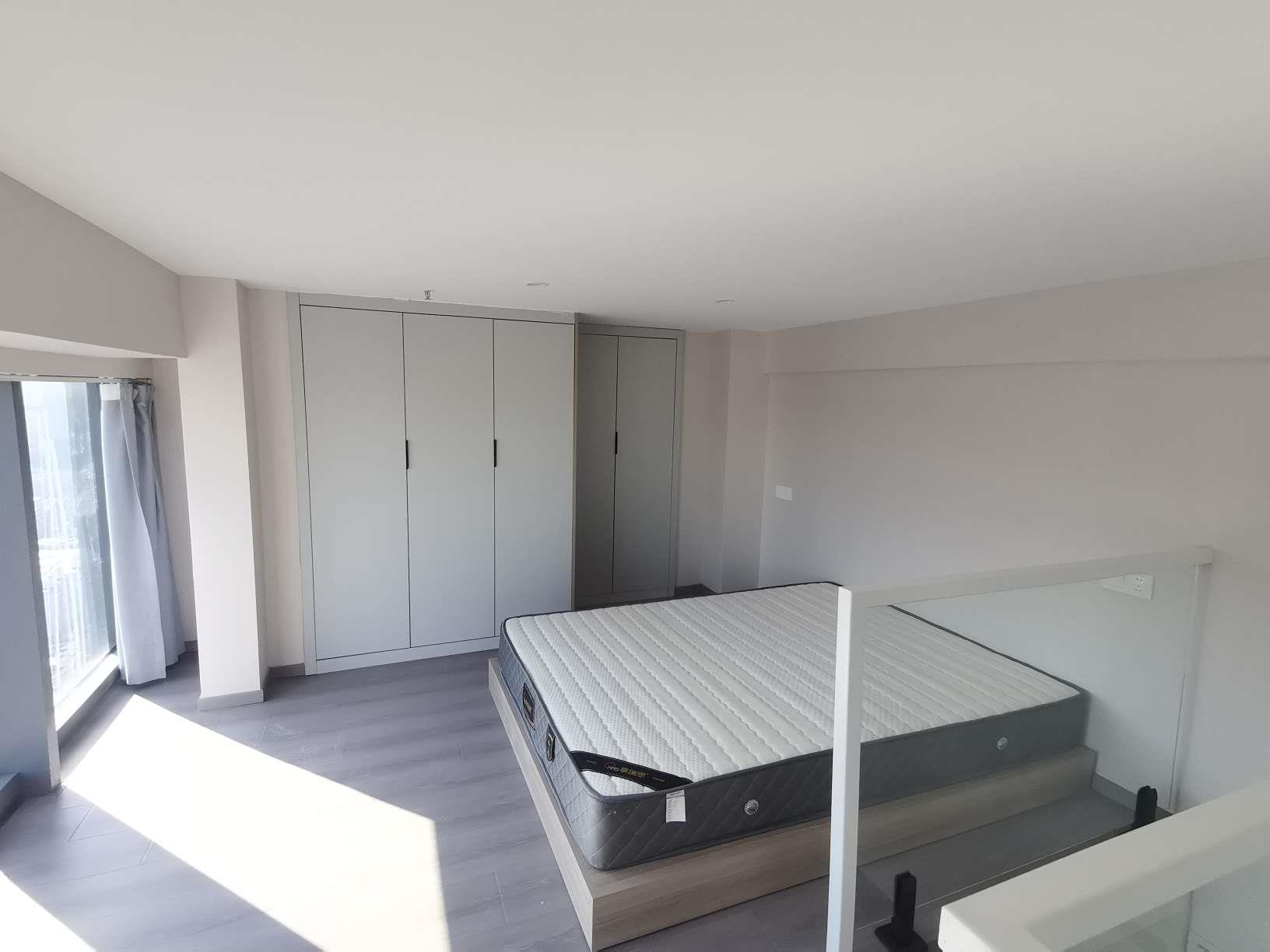 婚装全明东边户room房,village 格局工整合理