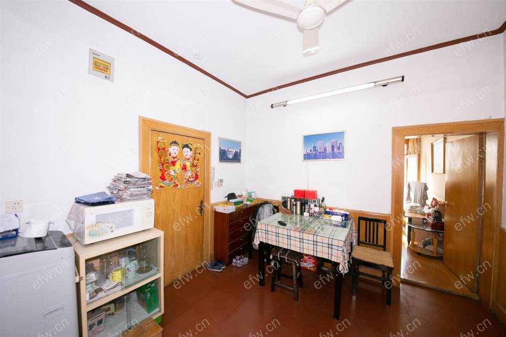 中间楼层，精装房，拎包入住，出行便利
