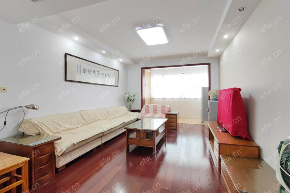 三期顶复保养好，近地铁，出门就是八佰伴