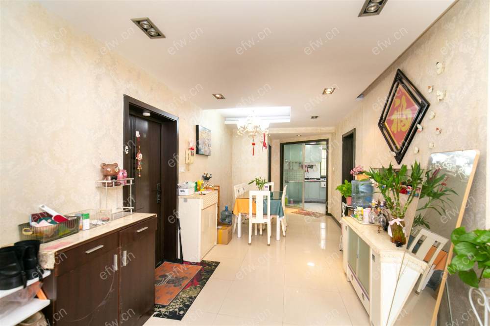 village  精装room房 近地铁口  房东诚售