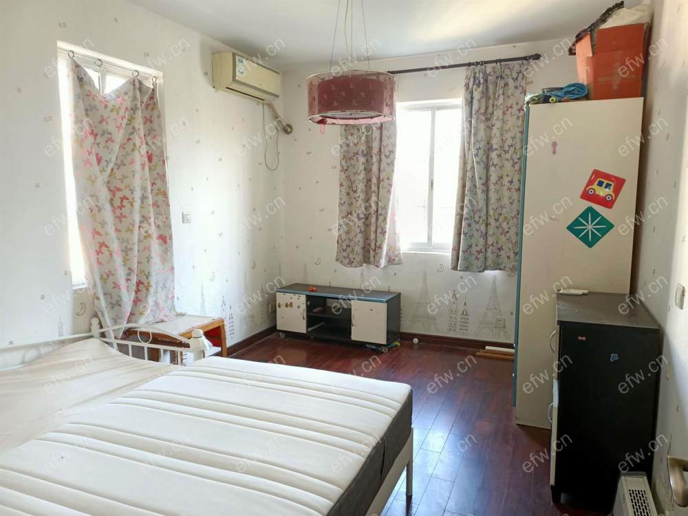 婚装全明东边户room房,village 格局工整合理