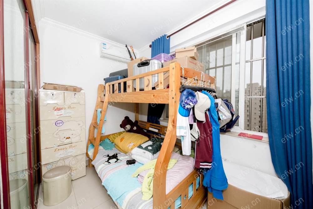 靠地铁口 商品房 精装小三房 保养好 价格可谈