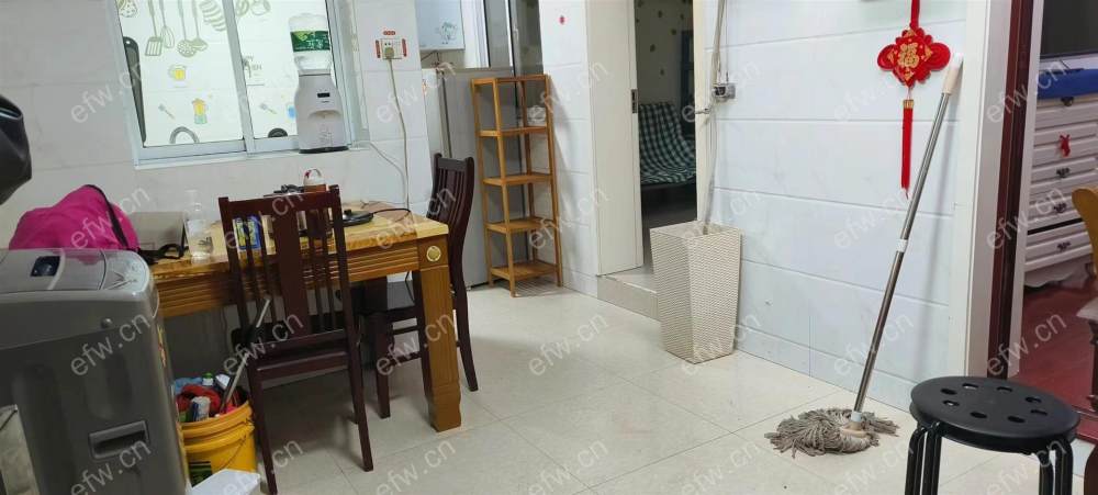 地铁口精装修两房带院子拎包入住长期出租
