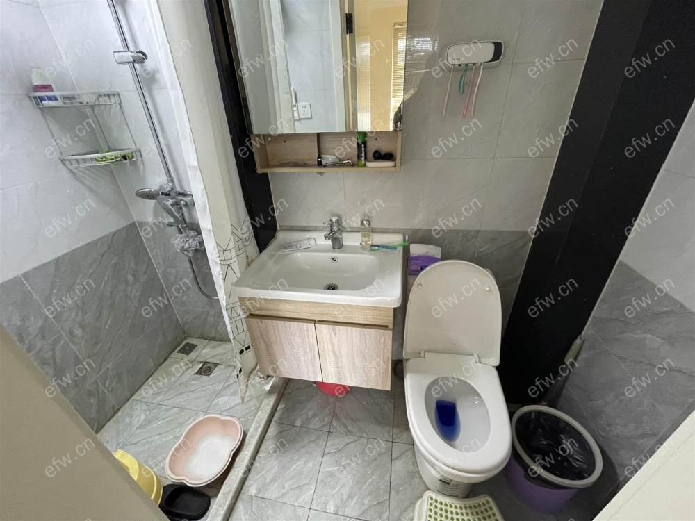自住精装修 家电齐全 两房朝南 拎包入住