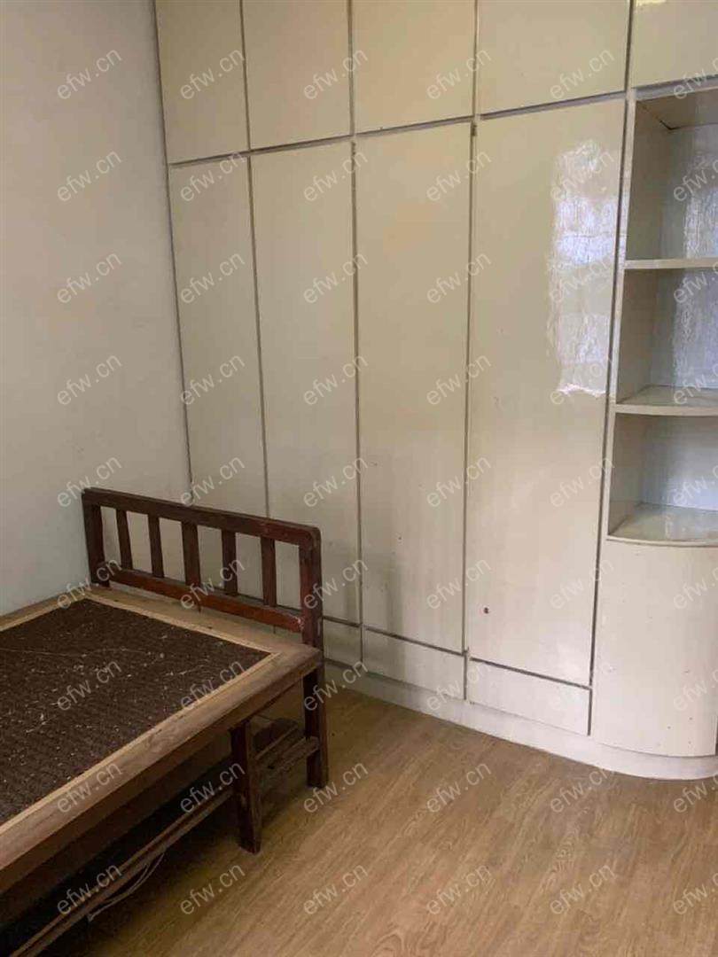 房子刚刚空出来目前只租一年