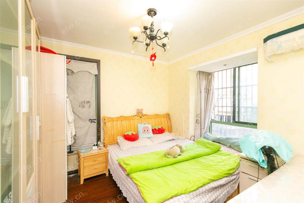 village  精装room房 近地铁口  房东诚售