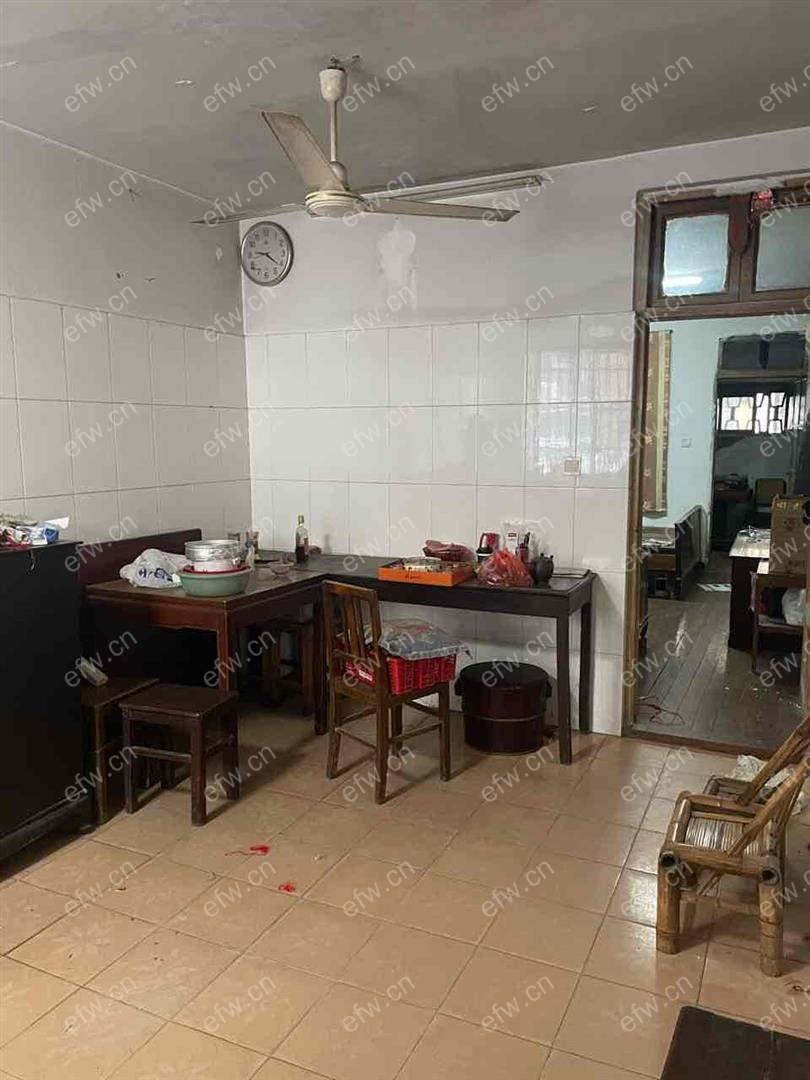 小区进门口位置进出方便，一楼带院子。独门独户，送入户厅和过道使用面积大