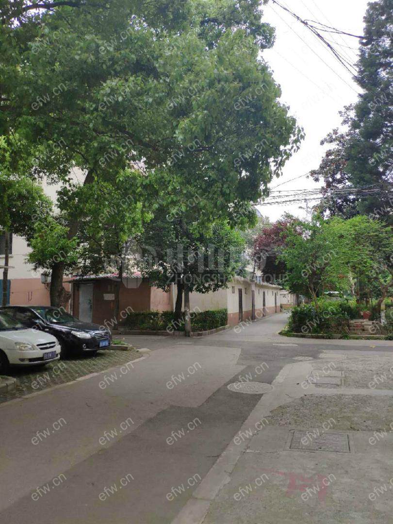 地铁口精装修两房带院子拎包入住长期出租