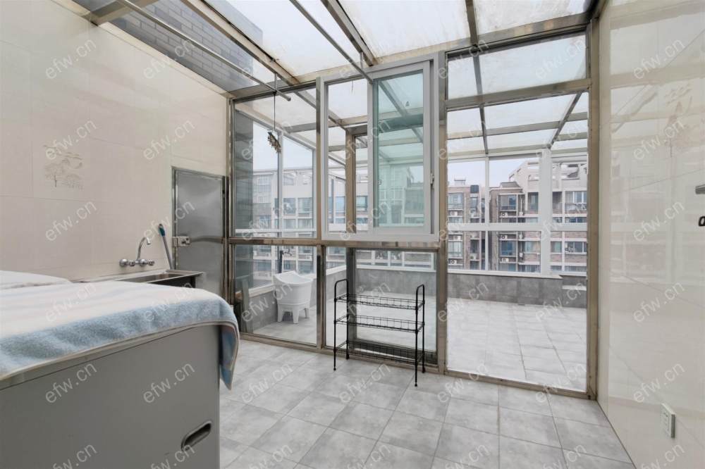 三期顶复保养好，近地铁，出门就是八佰伴