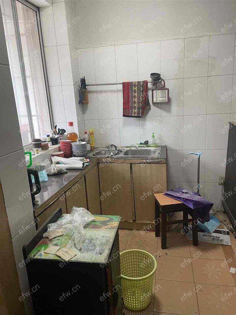小区进门口位置进出方便，一楼带院子。独门独户，送入户厅和过道使用面积大