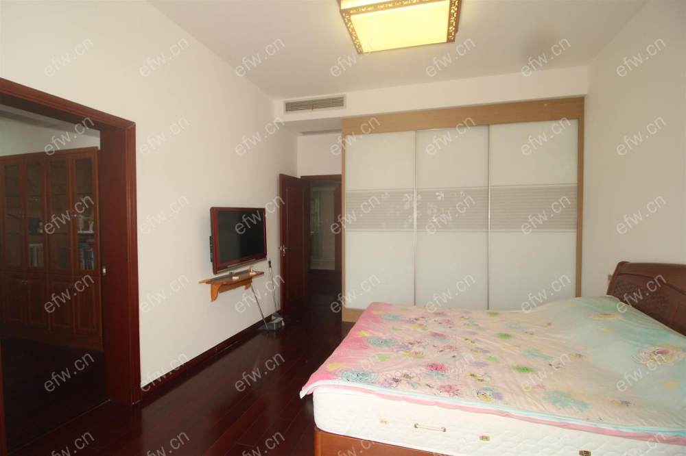 三期顶复保养好，近地铁，出门就是八佰伴