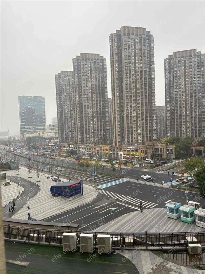 长江北路三号线地铁口万科1室1厅1卫全新精装修