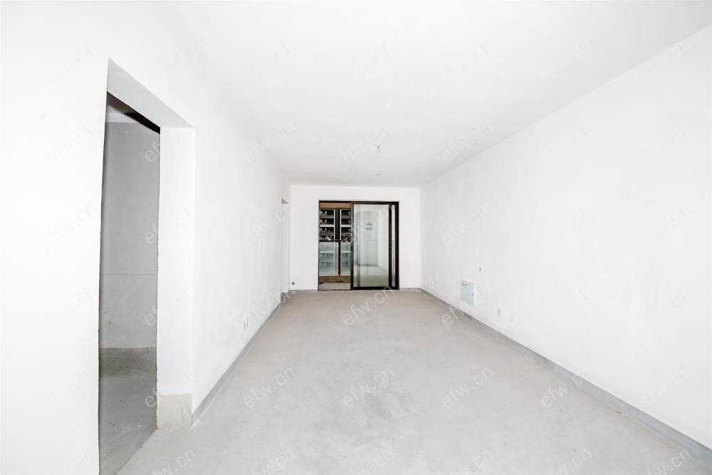 village  精装room房 近地铁口  房东诚售