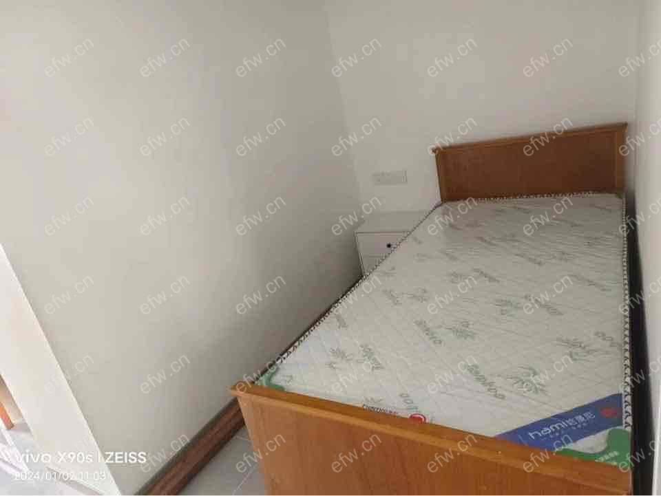婚装全明东边户room房,village 格局工整合理