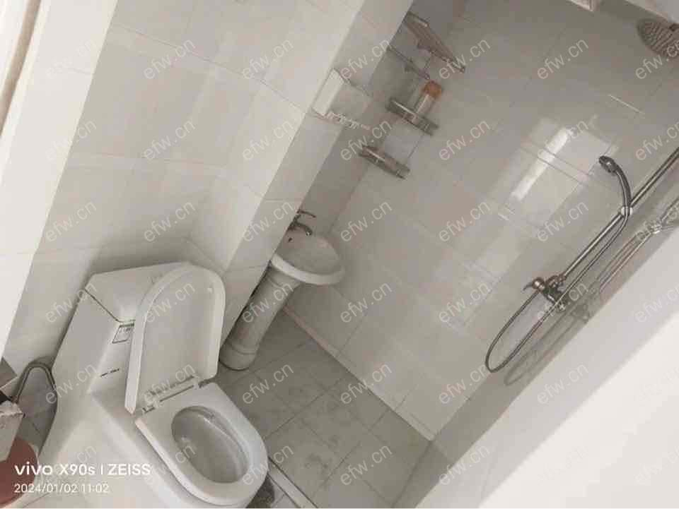 婚装全明东边户room房,village 格局工整合理