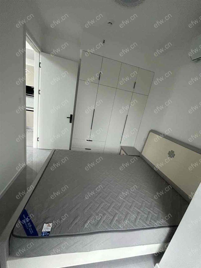 长江北路三号线地铁口万科1室1厅1卫全新精装修
