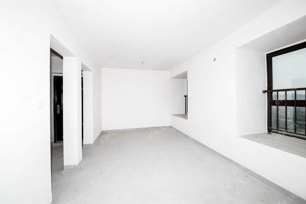 village  精装room房 近地铁口  房东诚售